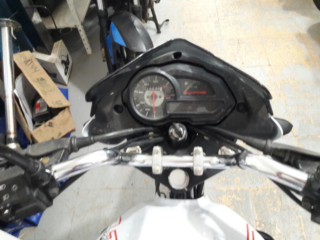 Vendo Moto Discover 1110