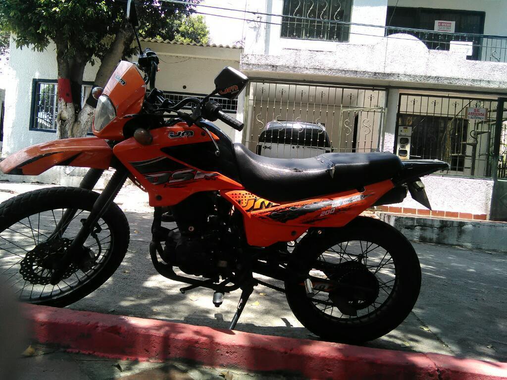 Moto Um200