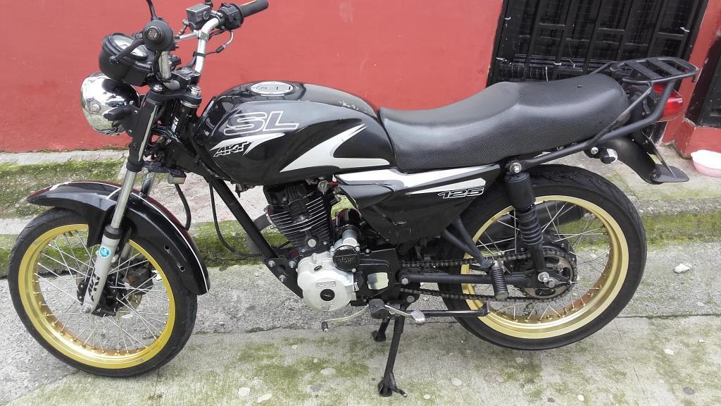 se vende moto AKT 125 modelo 2010