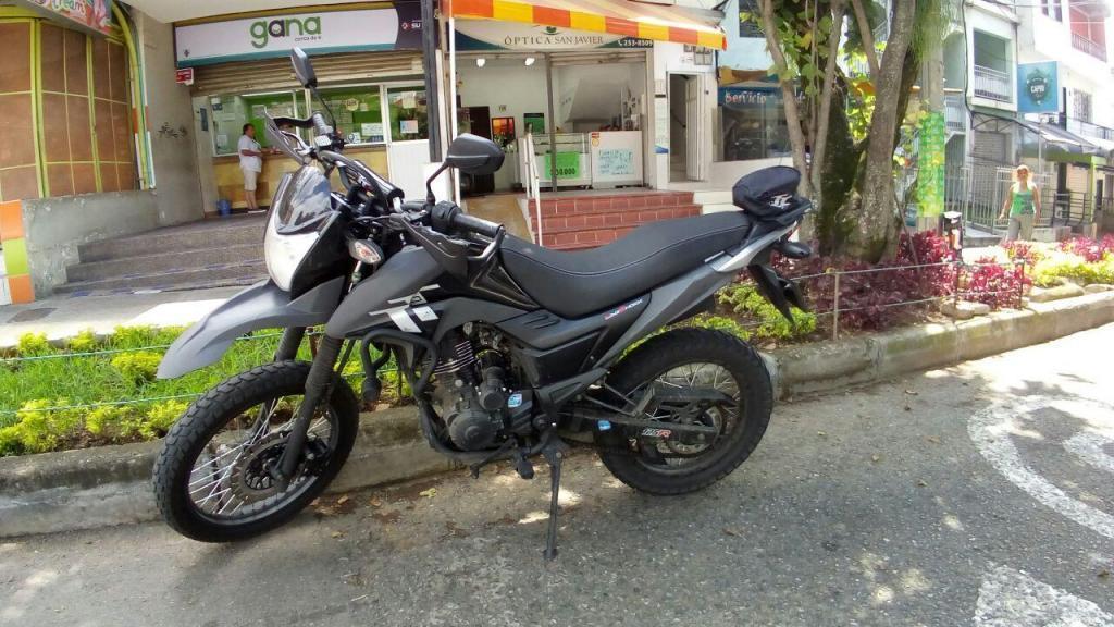 AKT TTR 125 Negra