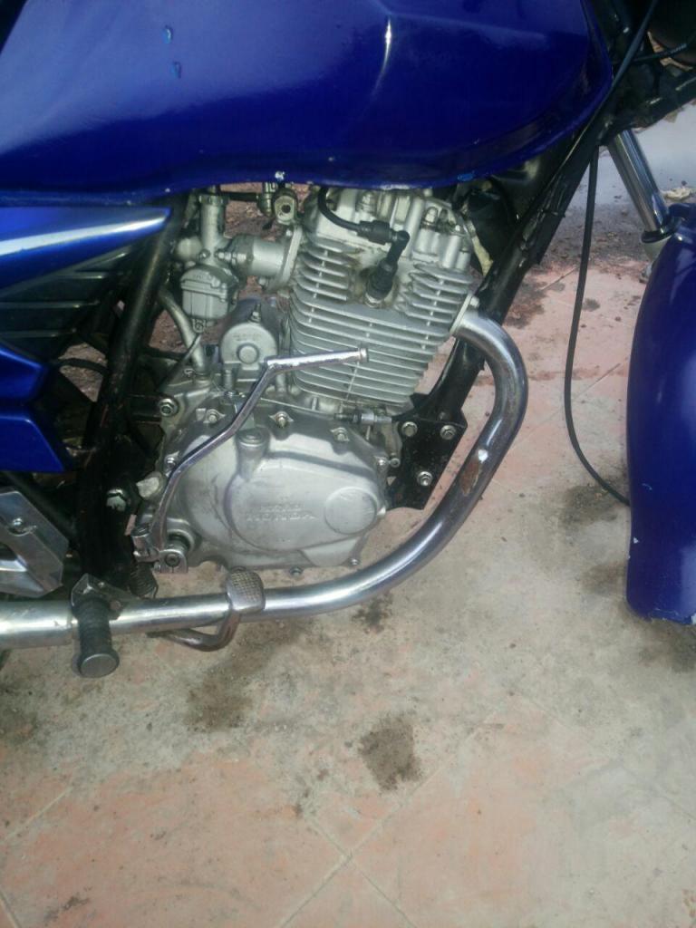 honda cbz 2003. con tecno y soat aun por 2 meses