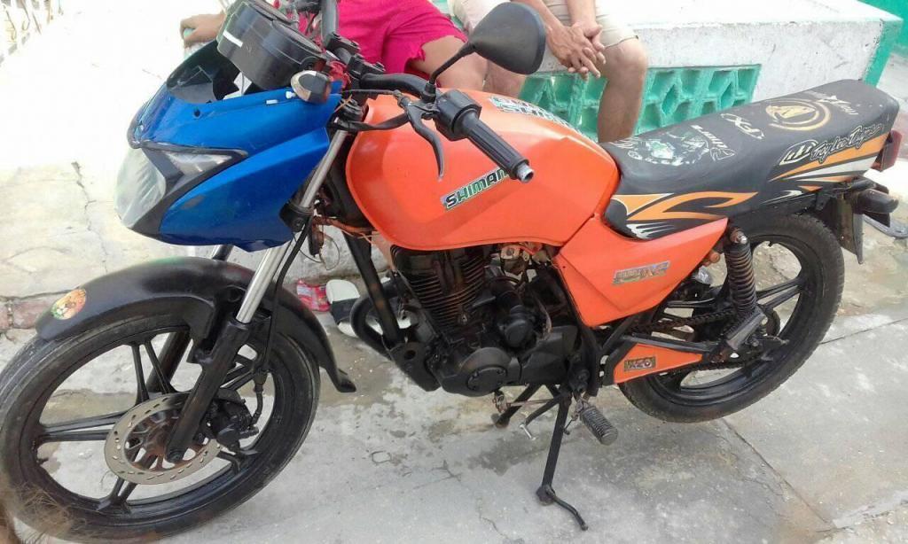 Se Vende 700 con sus papeles al dia