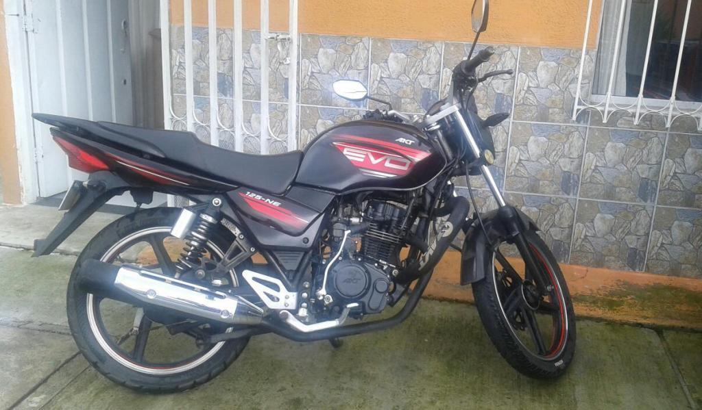 SE VENDE MOTO AKT EVO 125 CON PAPELES HASTA EL 31 DE ENERO DEL 2018