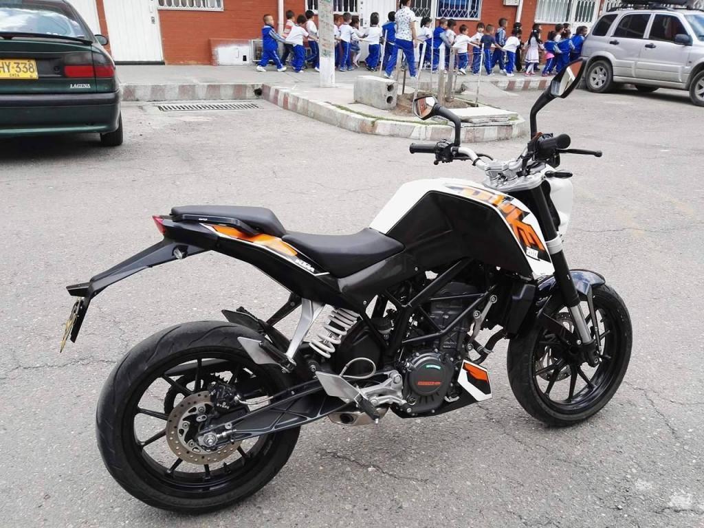 Vendo moto KTM DUKE 200