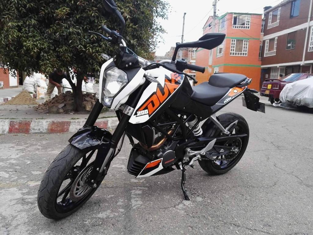 Vendo moto KTM DUKE 200