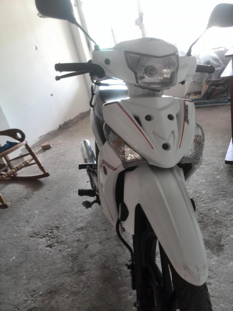 VENDO MOTO BARATA SEÑORITERA MODELO 2016 PAPELES AL DIA NEGOCIABLES