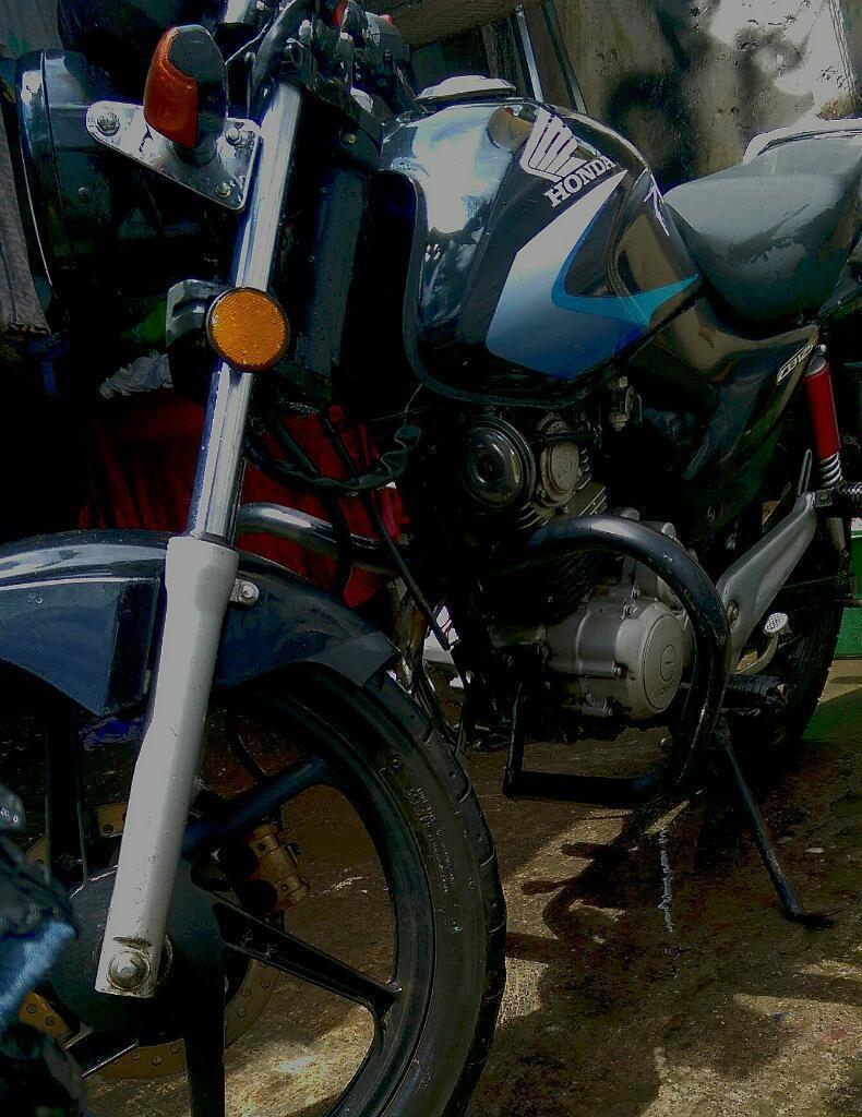 Excelente Honda Cb 2011 Al Dia