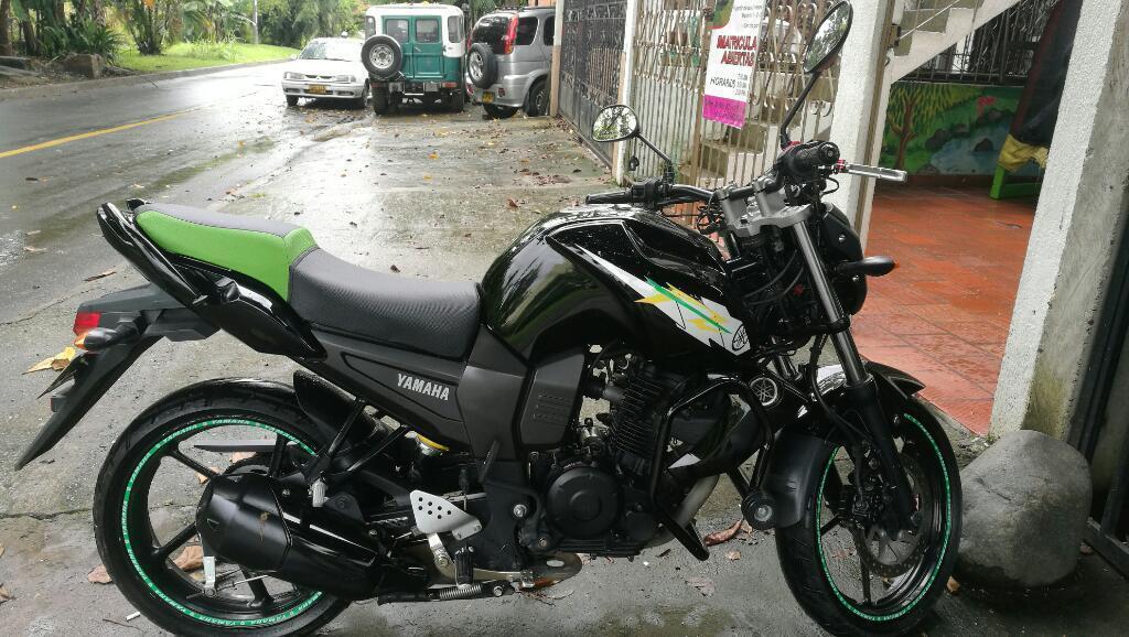 Vendo Moto Yamaha Modelo 2015 con Seguro