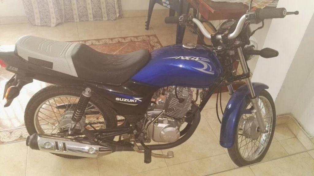 SE VENDE MOTO SUZUKI AX4