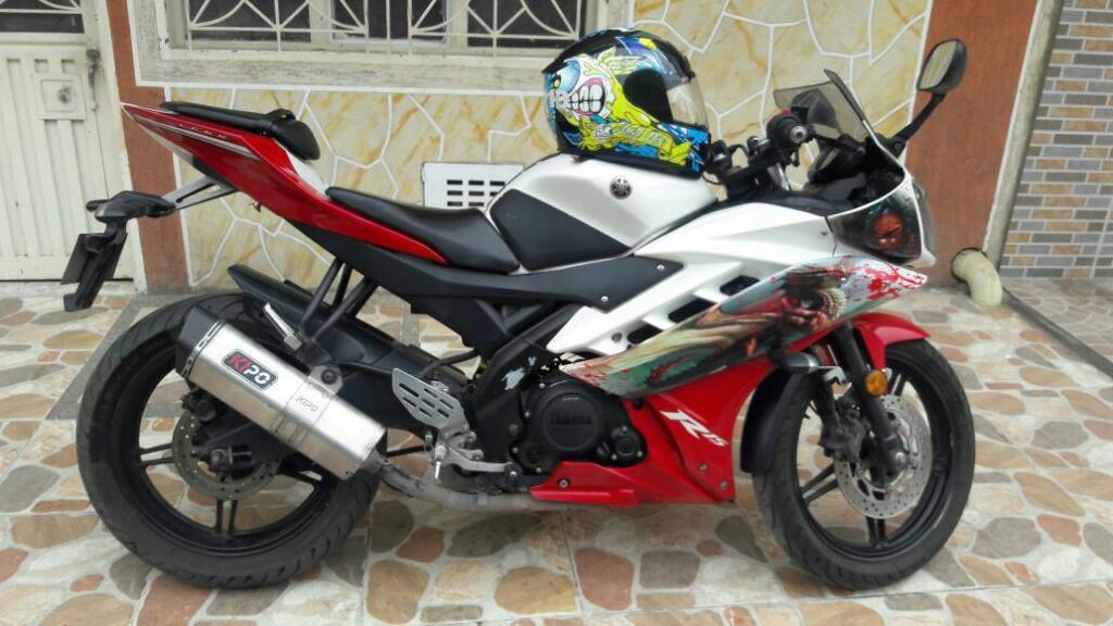 Moto Yamaha R15 Hermosa