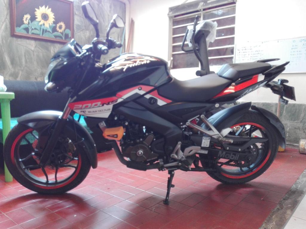 SE VENDE MOTO PULSAR NS 200