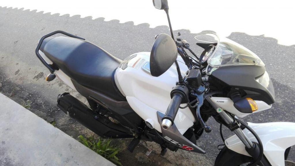 vendo yamaha sz16r 2015