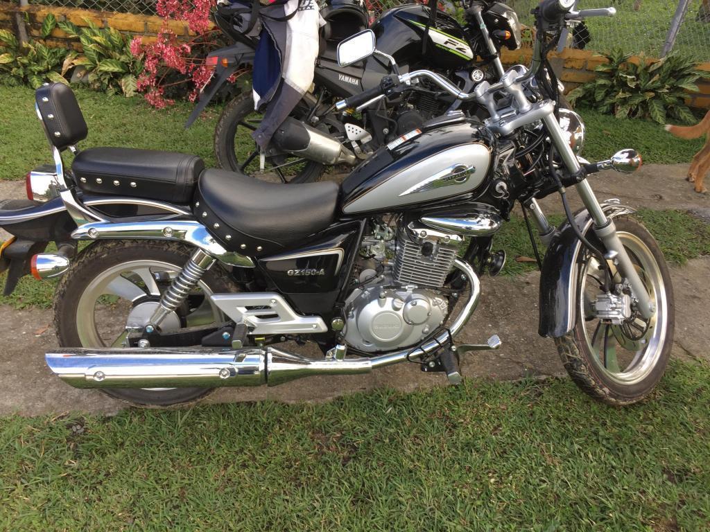 MOTO SUZUKI GZ 150A