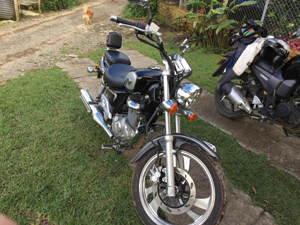 MOTO SUZUKI GZ 150A