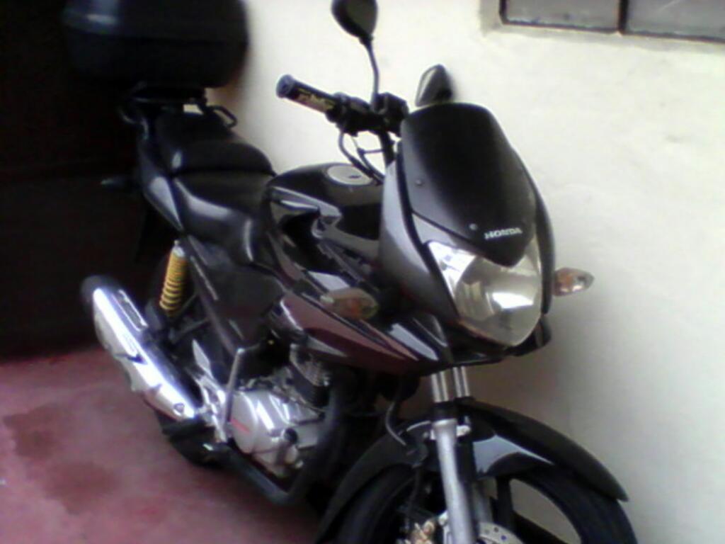 Vendo Honda 125.2011 Ojo. Solo Targeta