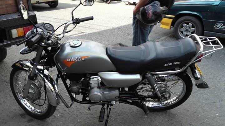 Se vende Moto HERO HONDA modelo 2004