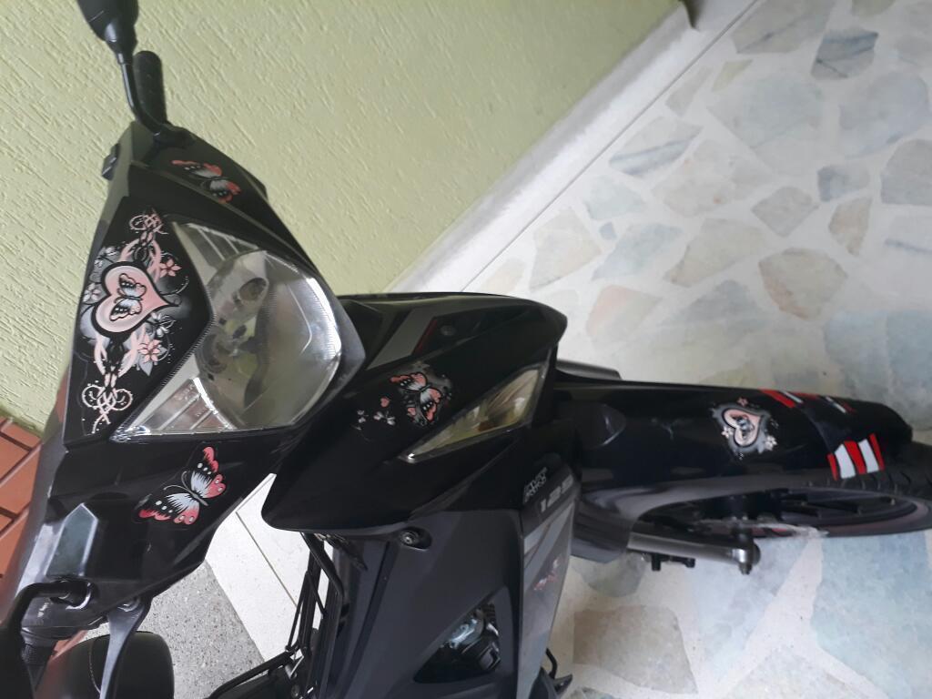 Vendo Moto Buena