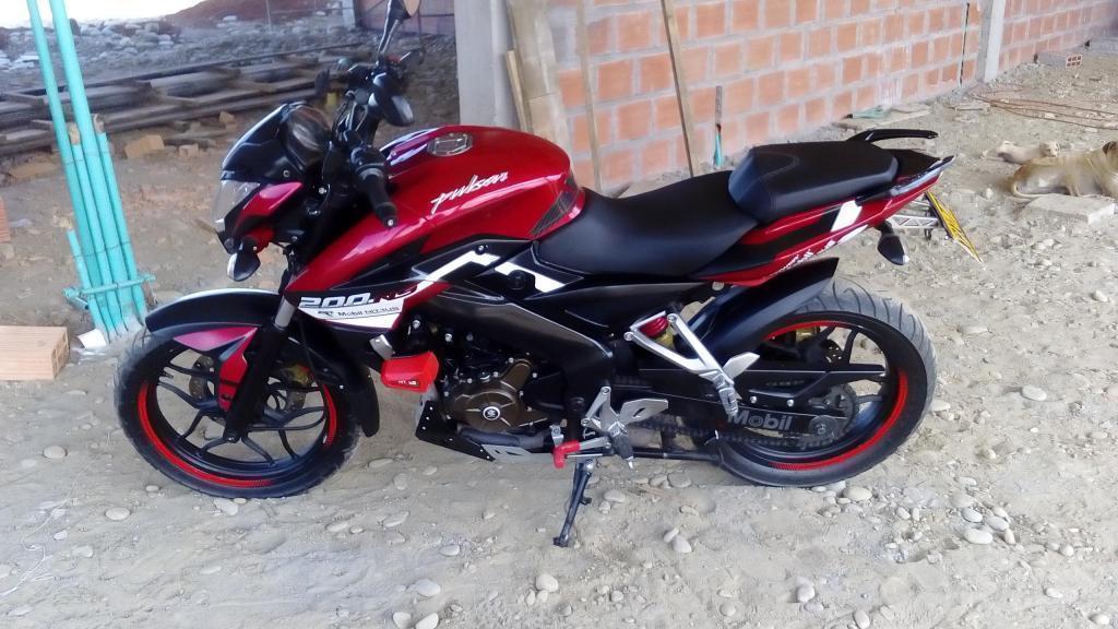 Vendo barata hermosa pulsar ns 200, como nueva, todo al dia 5.600.000 info whasap 3017058882