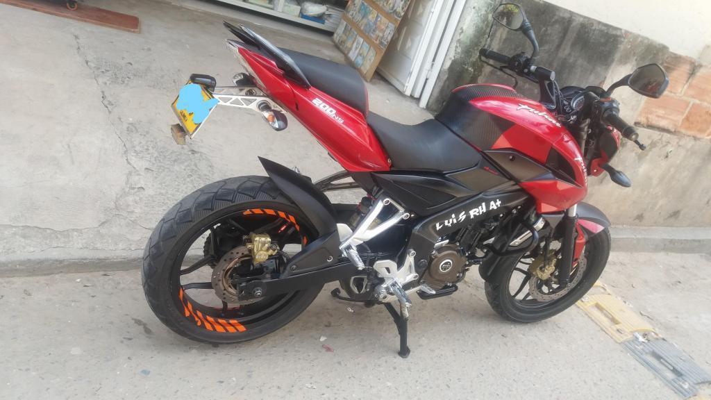 SE VENDE PULSAR 200NS MODELO 2015