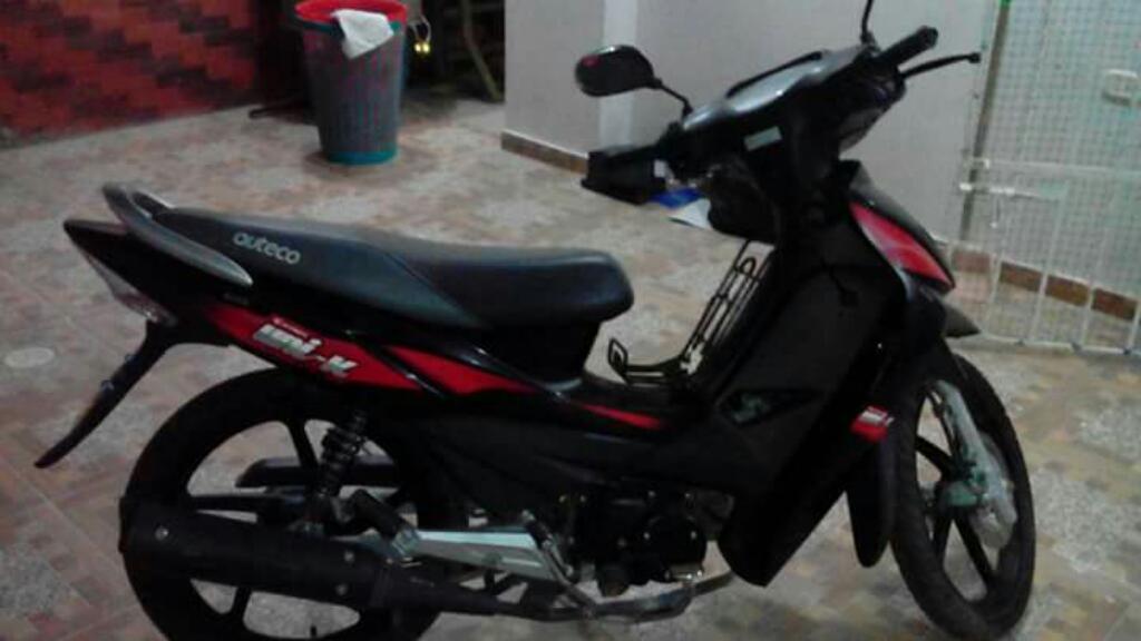 Vendo Moto Modelo 2016