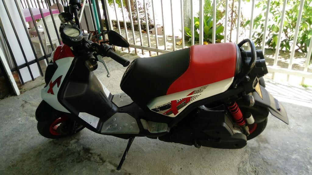 Vendo Moto. 5300