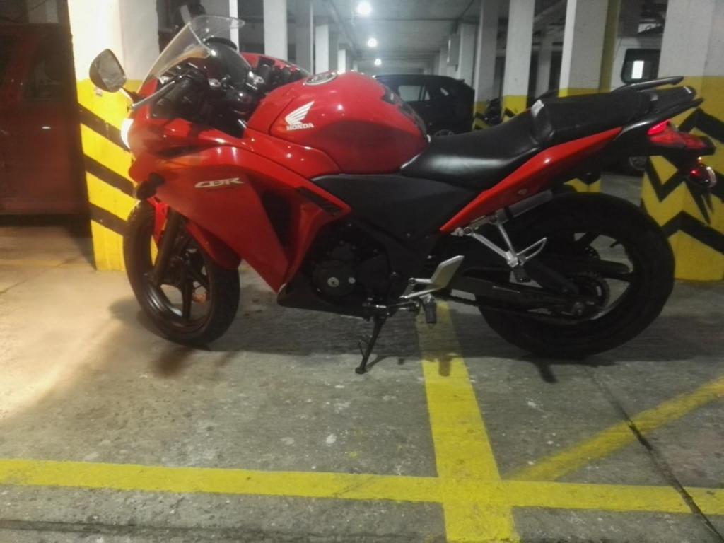 Vendo Honda 250 modelo 2015 excelente estado