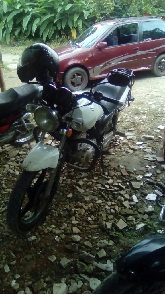 Se Vende Moto Suzuki Gs Modelo 2015