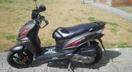 VENDO AKT 150 JET5 MODELO 2014