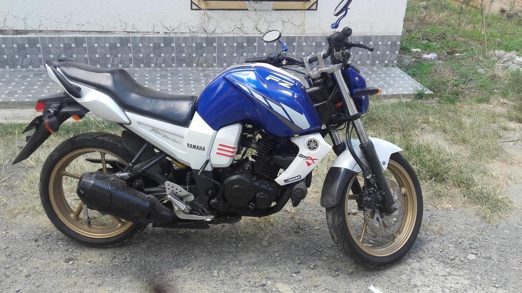 VENDO MOTOCICLETA YAMAHA FZ 2013