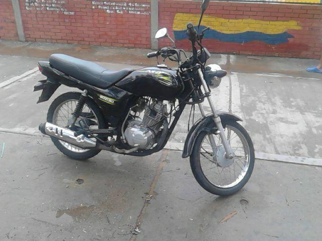 Vendo moto AX4 modelo 2015. 1 año sin uso