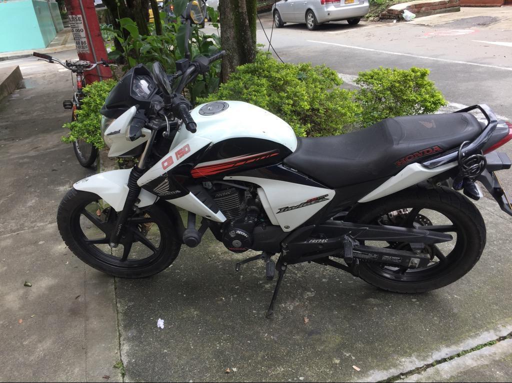 Moto Honda Invicta 150 pales al dia