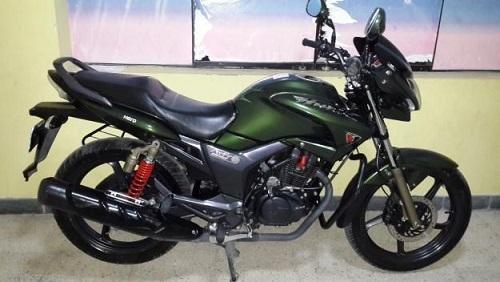 SE VENDE ESPECTACULAR MOTO MODELO 2016