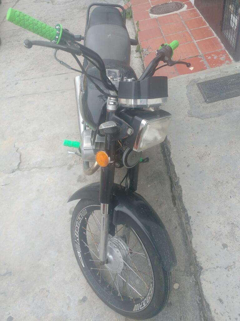 Moto Ax100