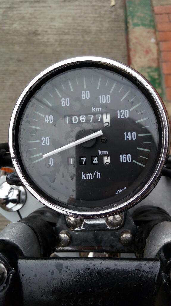 Moto Avenger 220