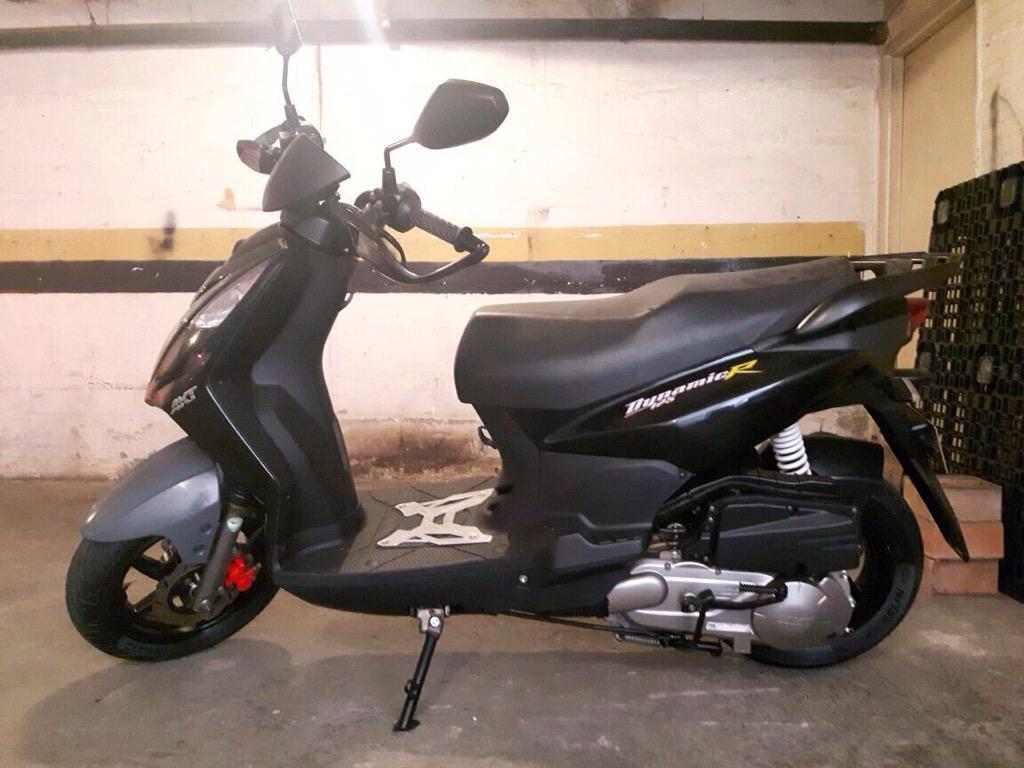 Motocicleta AKT 125