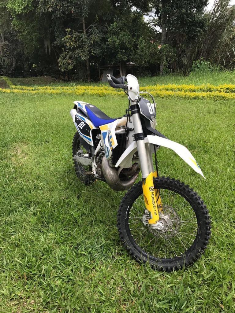 Vendo Husquarna 300 2T Modelo 2014