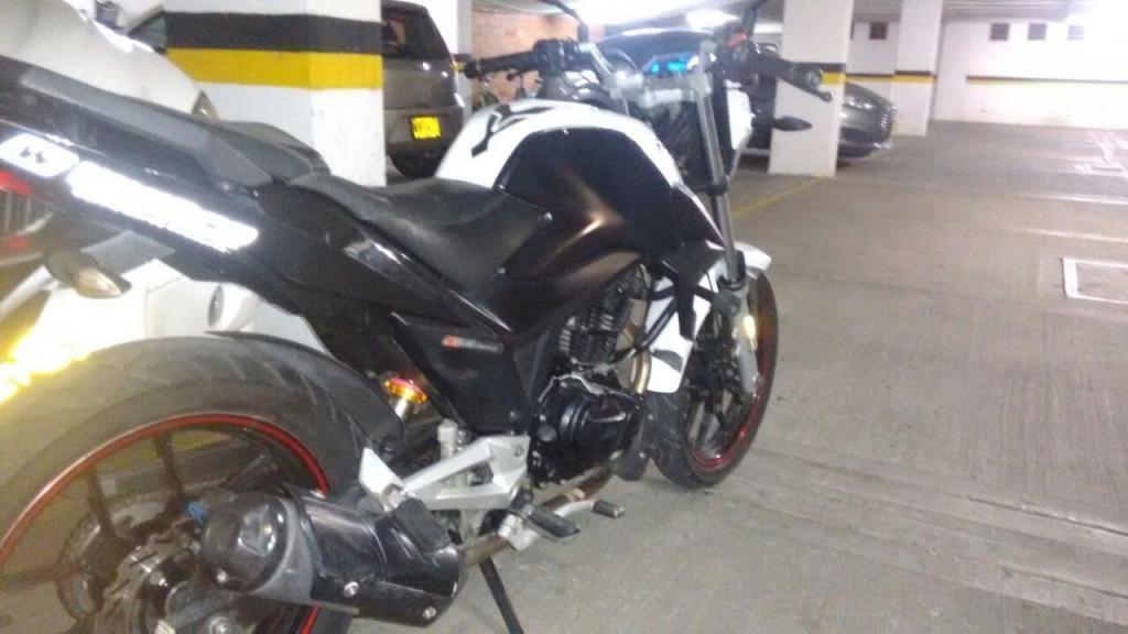 Se vende moto en buen estado