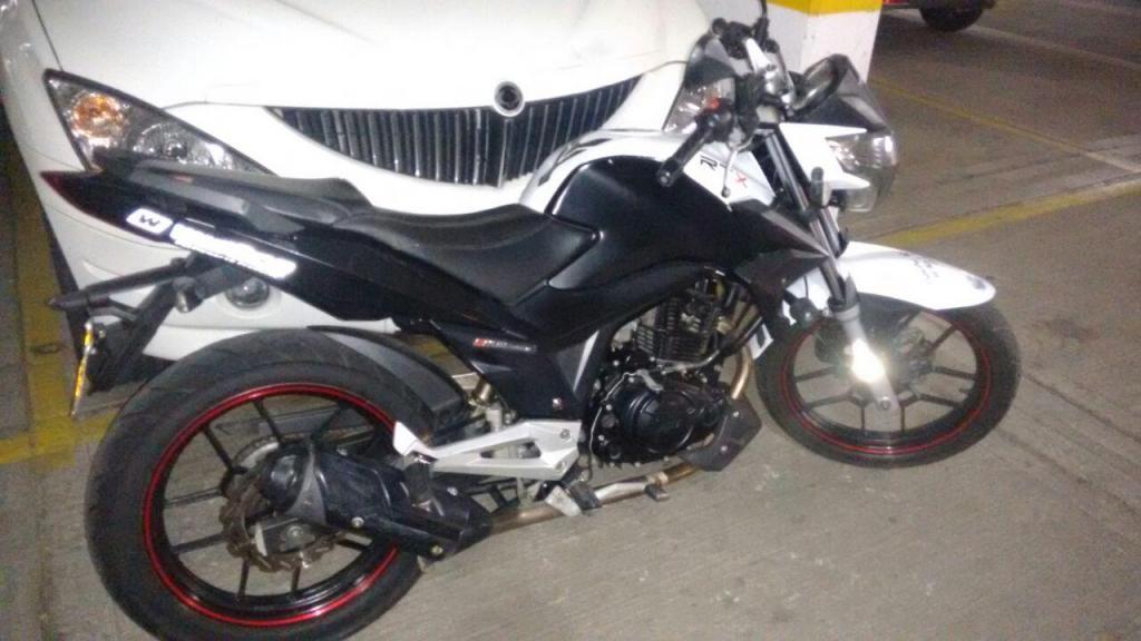 Se vende moto en buen estado