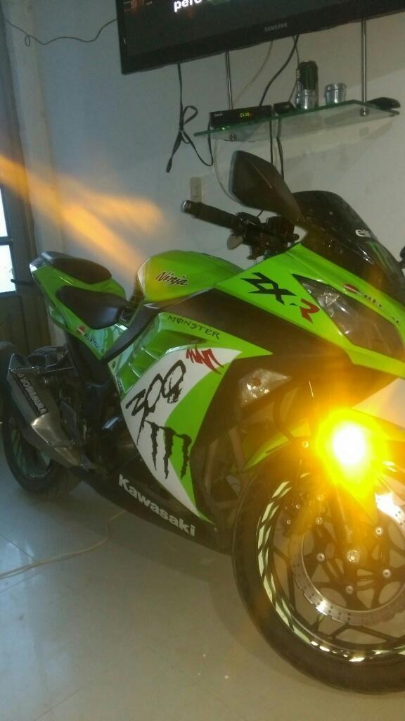 Vendo Moto Kawasaki 300
