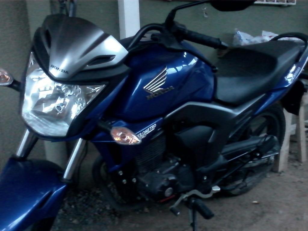 HONDA INVICTA 2015 AZUL