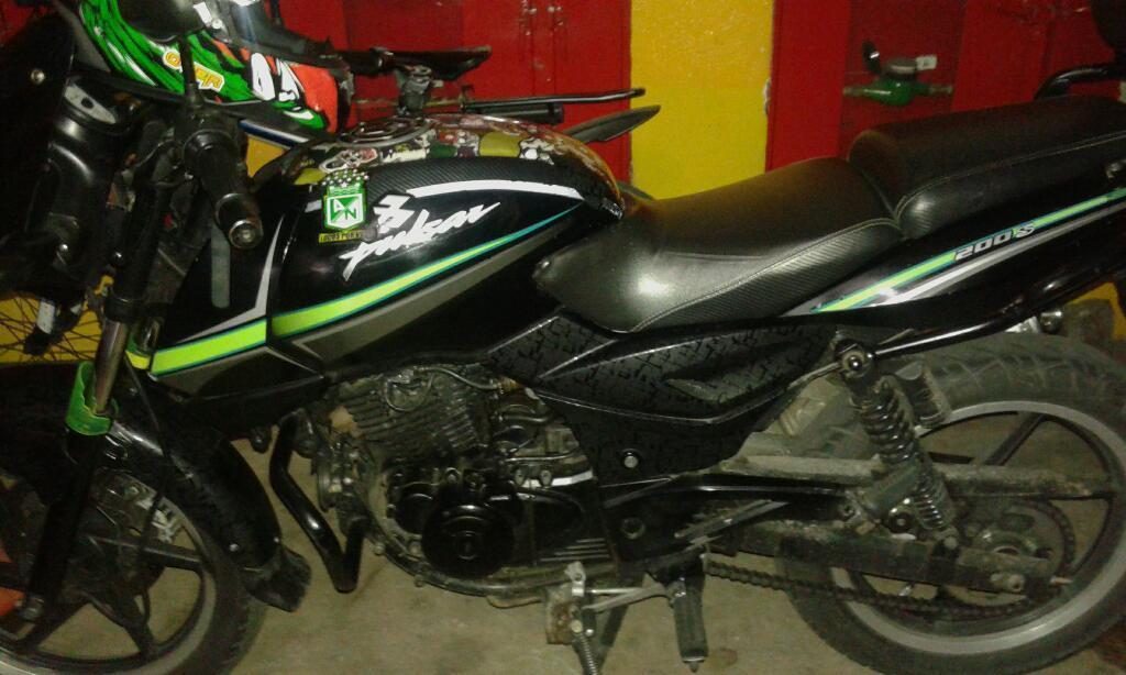 Moto Pulsar Negra Modelo 209 Esta Comonu