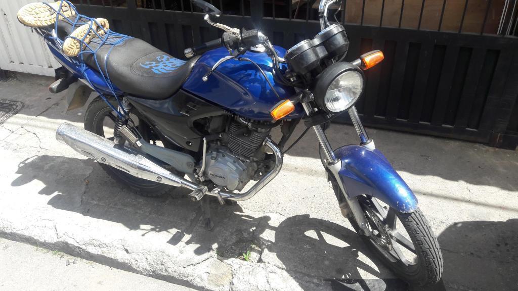 Vendo o permuto por otra moto mi honda cb 125e papeles al dia traspaso