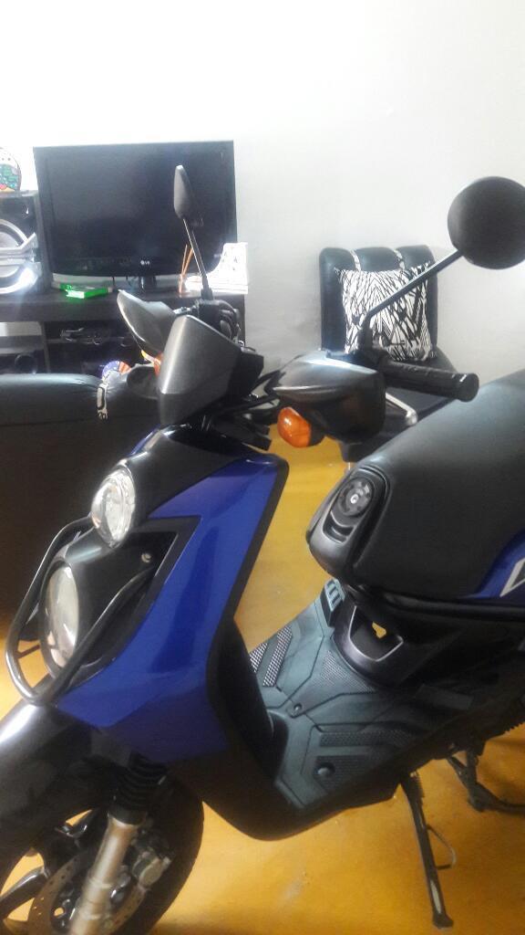 Vendo Moto en Muy Buen Estado Único Dueñ
