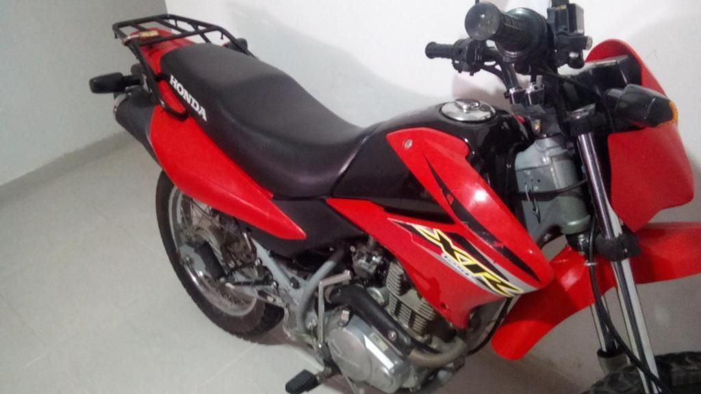 Vendo o Permuto Moto Honda XR 125 modelo 2015