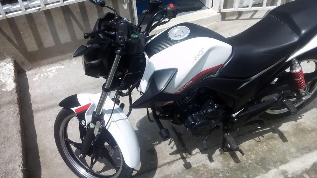 Se vende moto AKT EVO R3 125