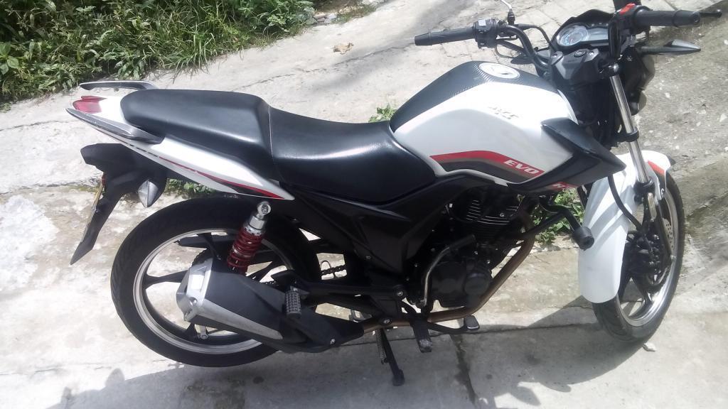 Se vende moto AKT EVO R3 125