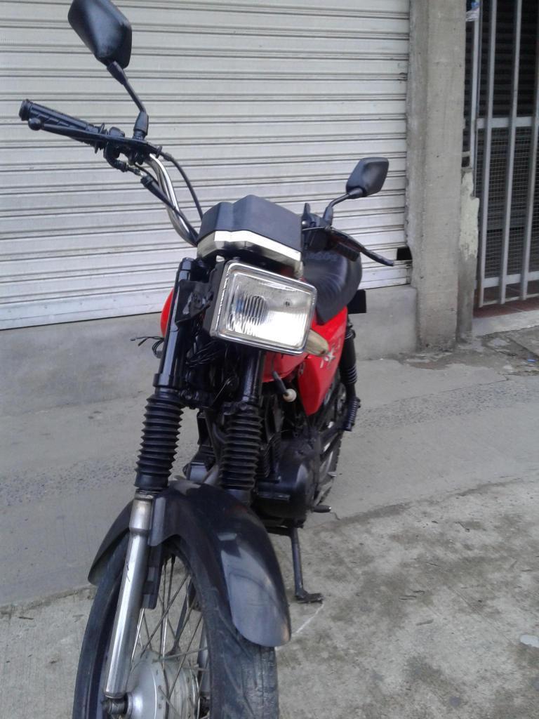 SUZUKI AX 115 ROJO MODELO 2000 HERMOSA BUEN MOTOR Y LLANATAS SIN MULTAS