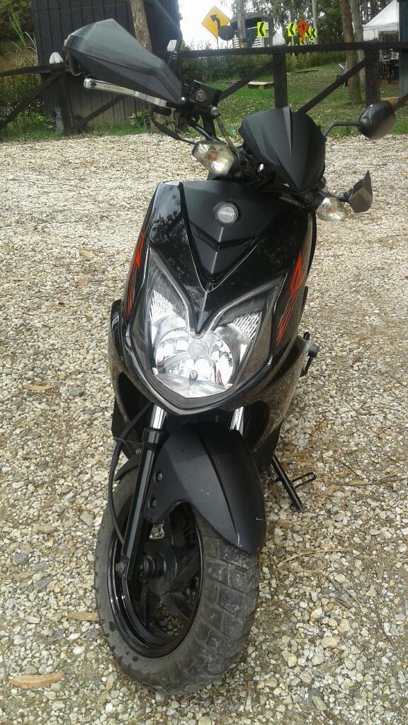 Espectacular Moto Akt Jet 5r 2016