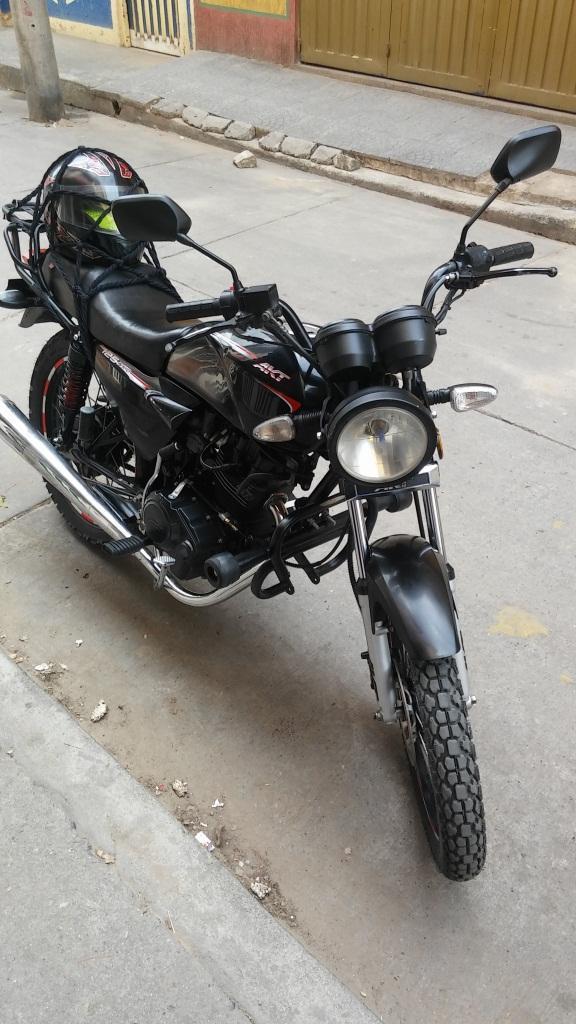 Vendo Hermosa Moto AKT NKD modelo 2014