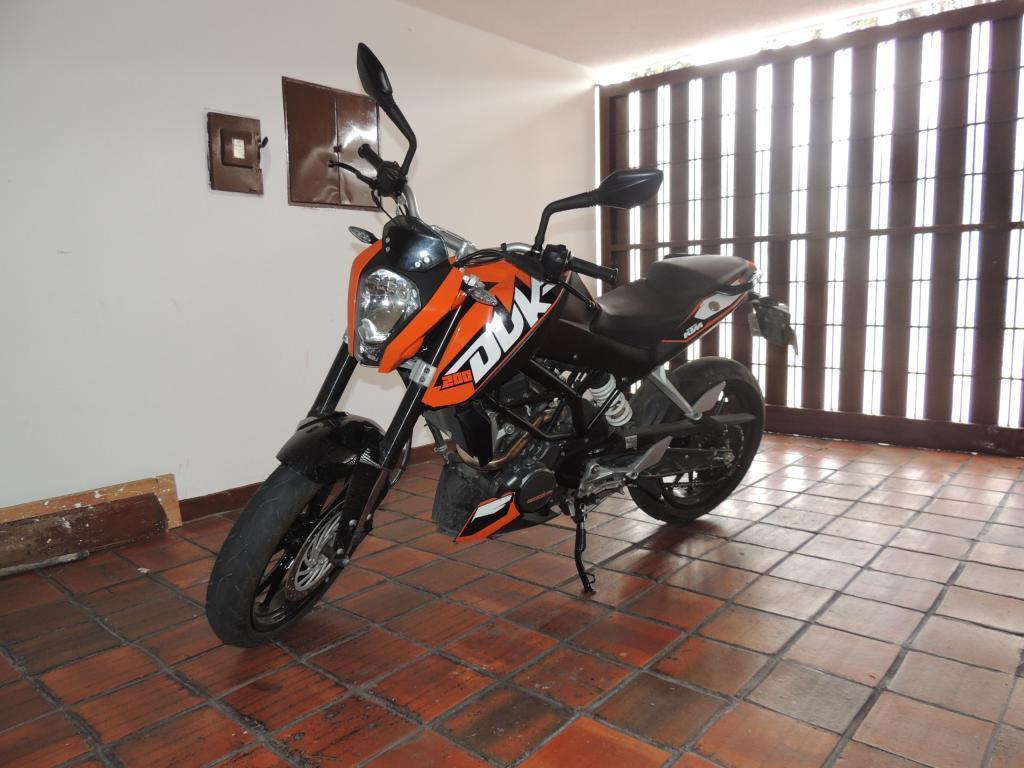KTM Duke 200 en Excelente estado, tan solo 17.000 km de recorrido